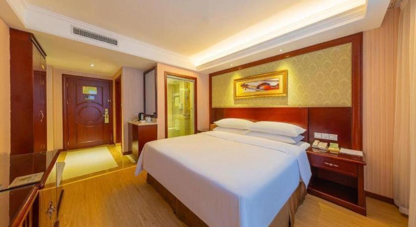 Yichang Vienna Hotel Wanda Branch Zewnętrze zdjęcie