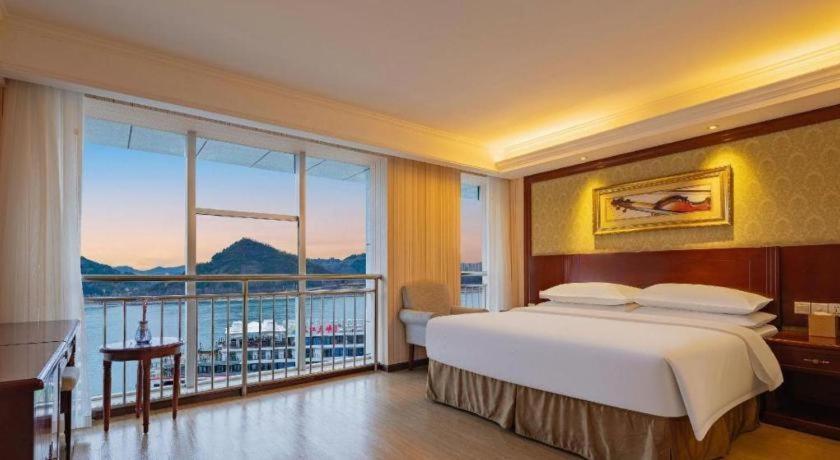 Yichang Vienna Hotel Wanda Branch Zewnętrze zdjęcie